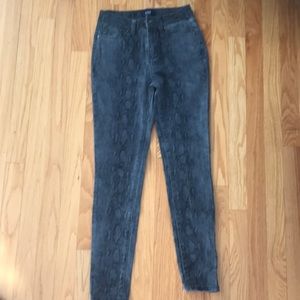New ymi jeans size 3/26 Snake print
